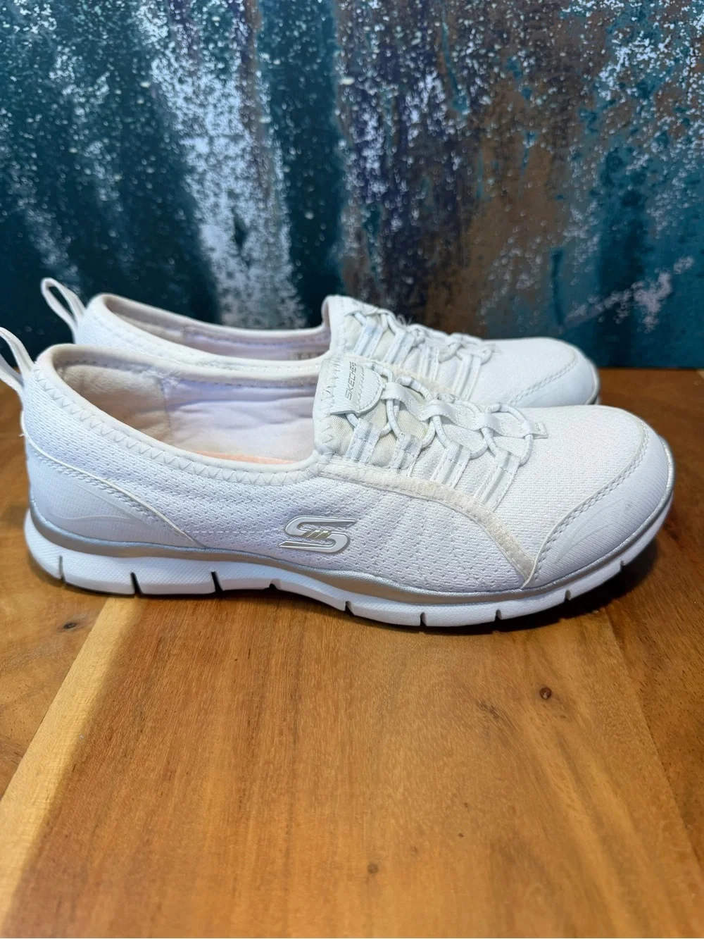 Skechers Clean Girl Gratis Snazzy Wit Slip-On Sneakers White/Silver 6 VGUC